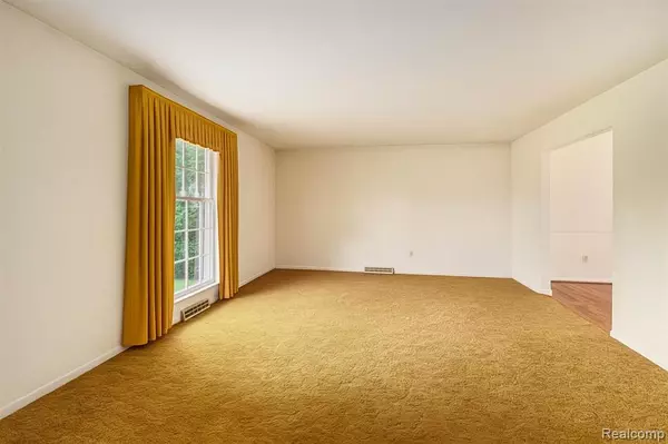 Grand Blanc Twp, MI 48439,8276 APPLEWAY Drive