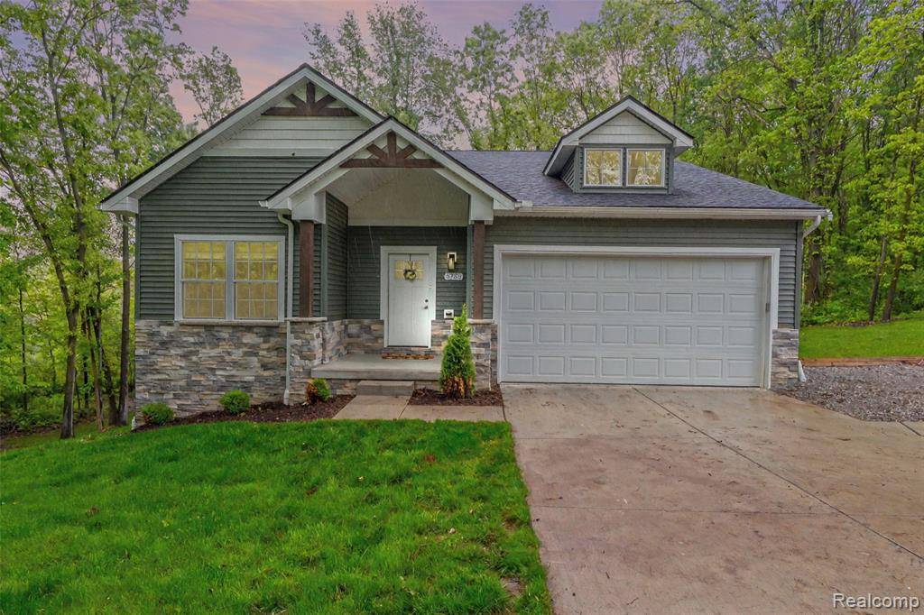 5733 WARREN WOODS Lane, Hamburg Twp, MI 48189