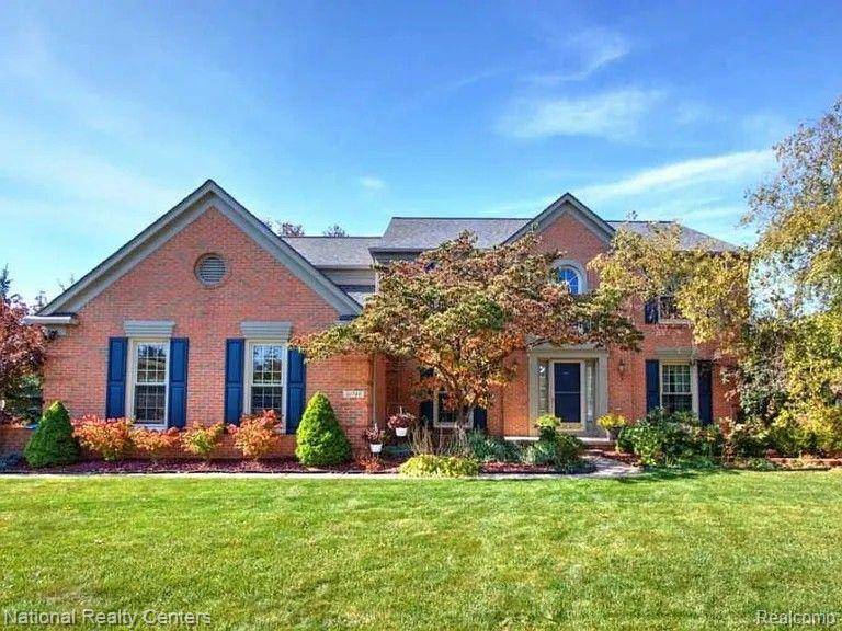 46740 CLUB, Canton Twp, MI 48188