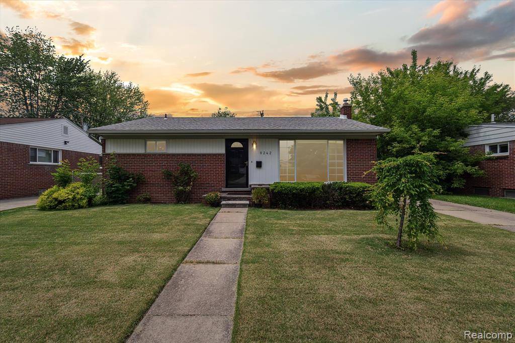 8242 MONROE Boulevard, Taylor, MI 48180