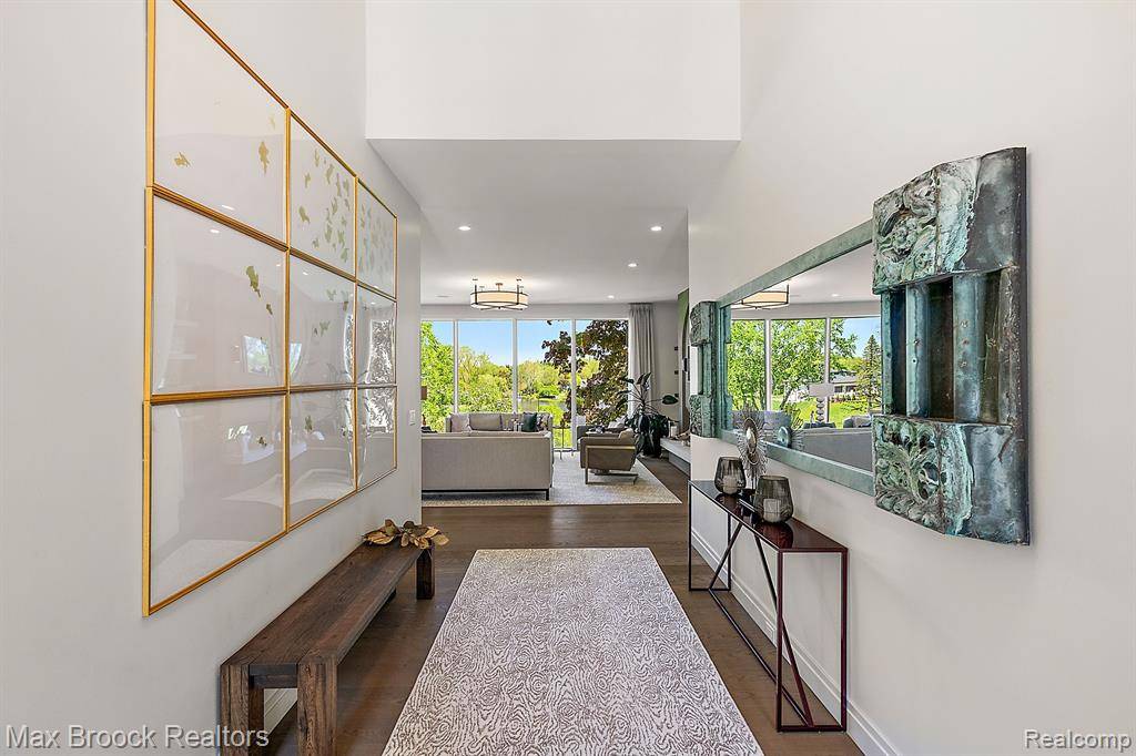 Bloomfield Twp, MI 48301,6925 Meadowlake Road