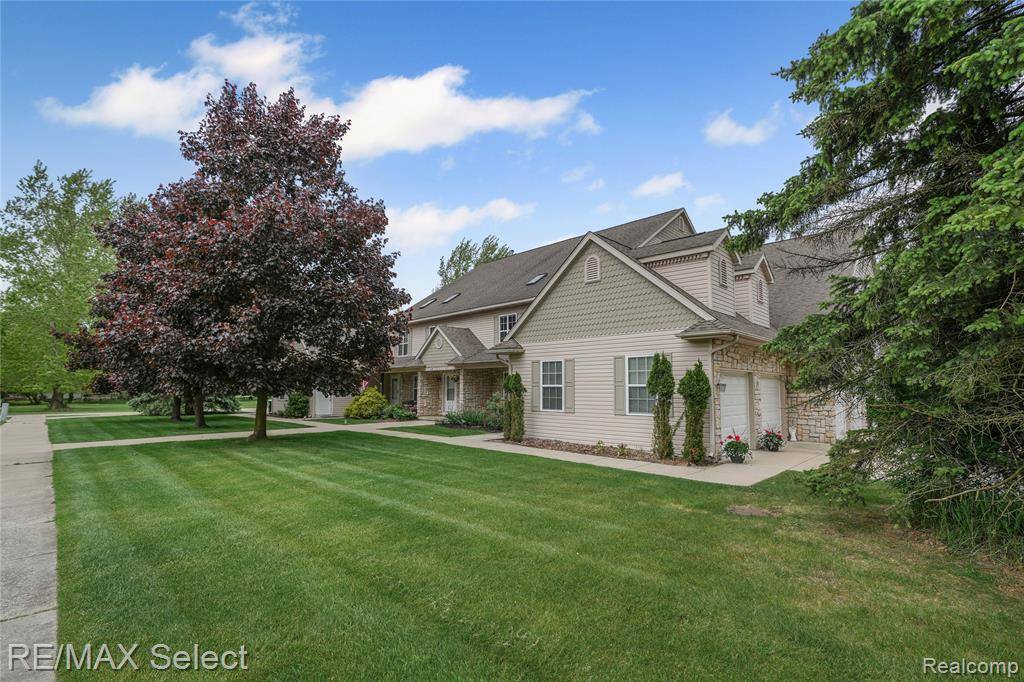 Fenton, MI 48430,604 FENTON COMMONS Lane