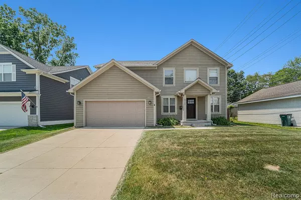 4715 MANDALAY Avenue, Royal Oak, MI 48073