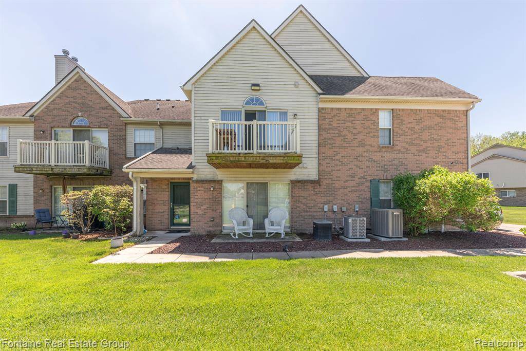 523 BROOKFIELD Drive 81, Westland, MI 48185