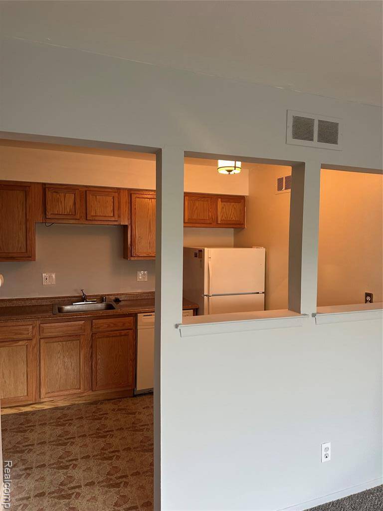 Southfield, MI 48033,25300 SHIAWASSEE Circle 202