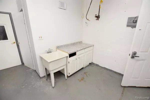 Flint, MI 48503,713 FENTON Road