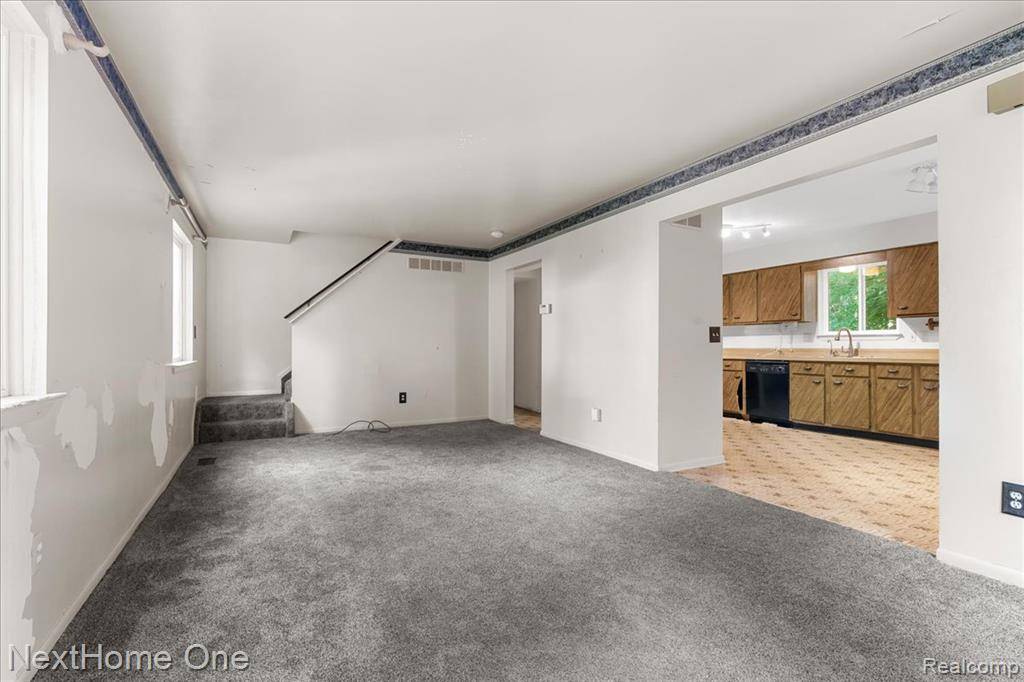 Hamburg Twp, MI 48116,7469 LONGWORTH Drive