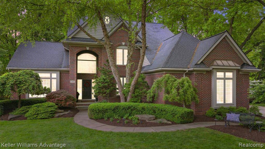 7092 S OAK Court E, West Bloomfield Twp, MI 48323