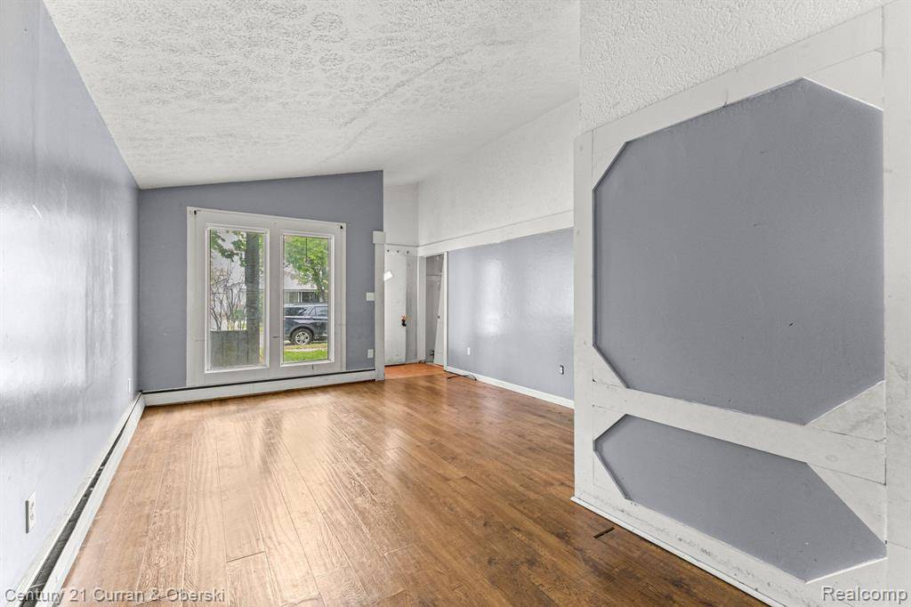 Hazel Park, MI 48030,80 E MAHAN Avenue