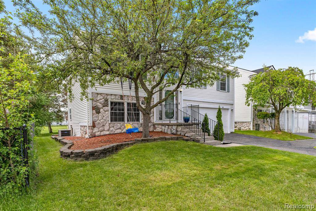 Westland, MI 48186,2390 MCGEE