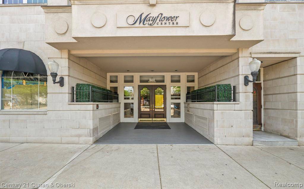 801 W ANN ARBOR Trail 304, Plymouth, MI 48170