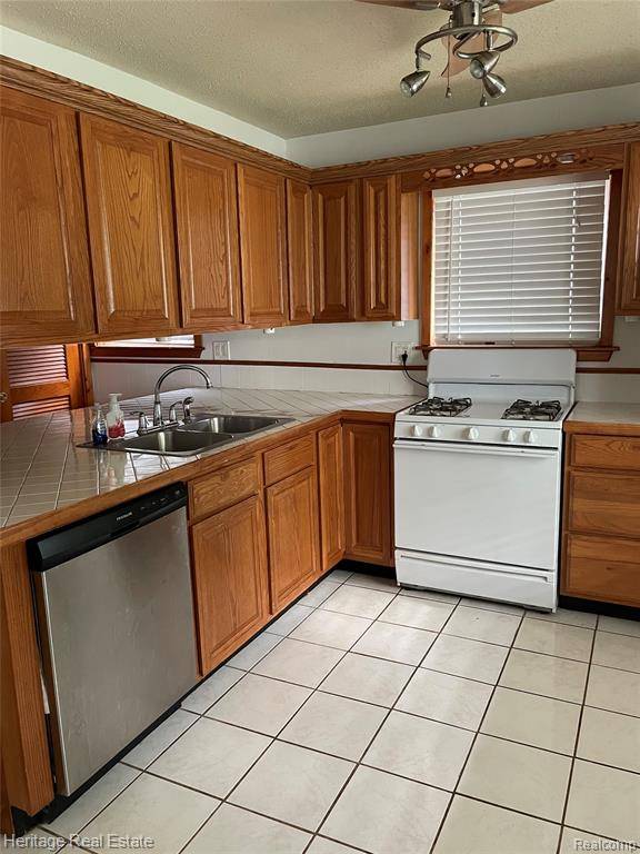Madison Heights, MI 48071,27342 BRETTONWOODS Street