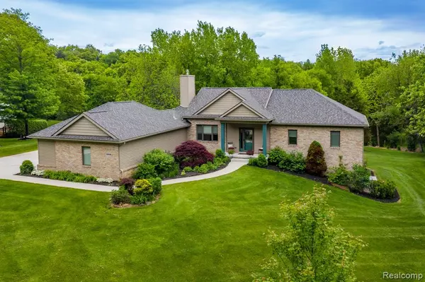 5502 E ALYSSA Court, White Lake Twp, MI 48383