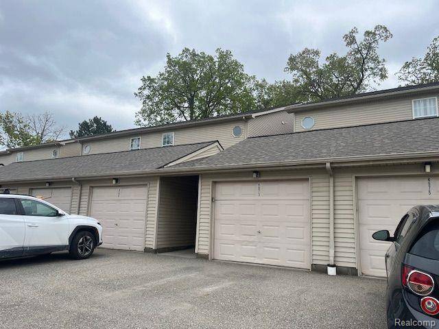 4971 OAK HILL Drive 49, Waterford Twp, MI 48329