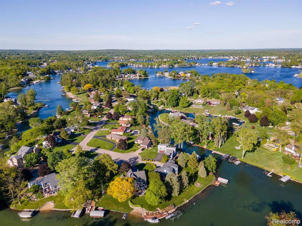 Orion Twp, MI 48362,1157 ARBROAK Court