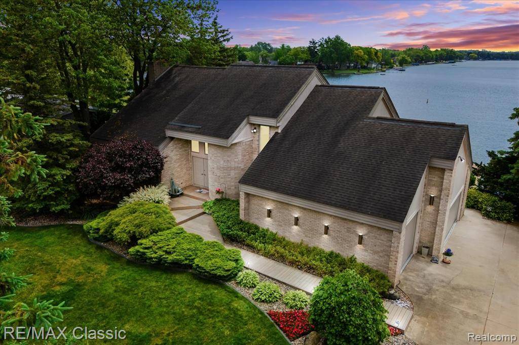 3937 E COMMERCE Road, Commerce Twp, MI 48382