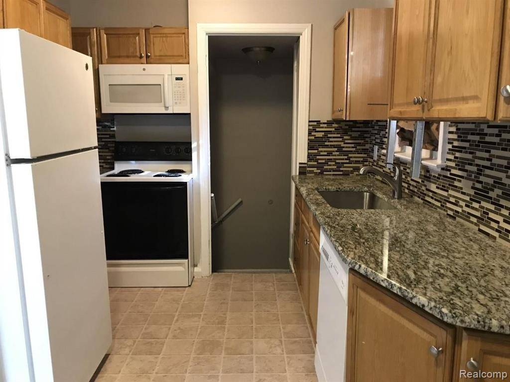 Harper Woods, MI 48225,19381 KENOSHA Street