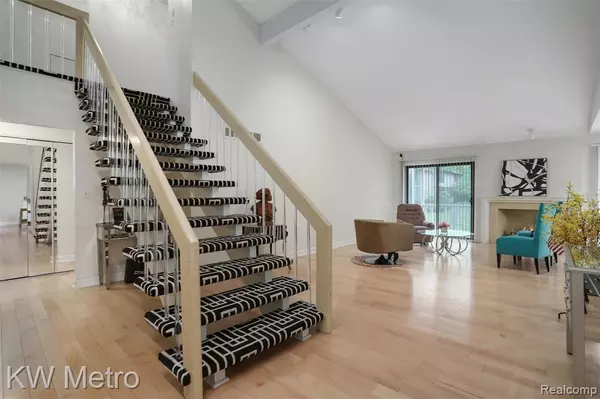 West Bloomfield Twp, MI 48322,7273 CREEKS BEND Court