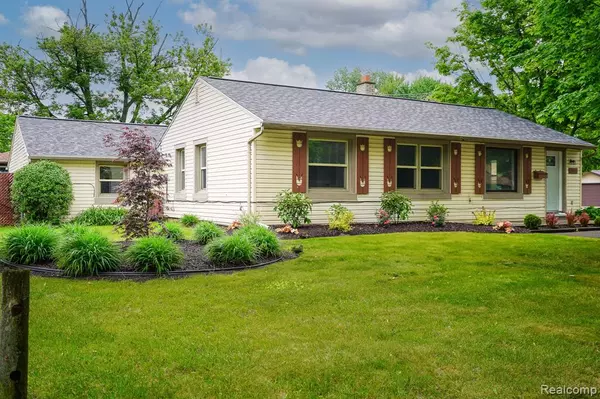 12900 NORTHFIELD Boulevard, Oak Park, MI 48237