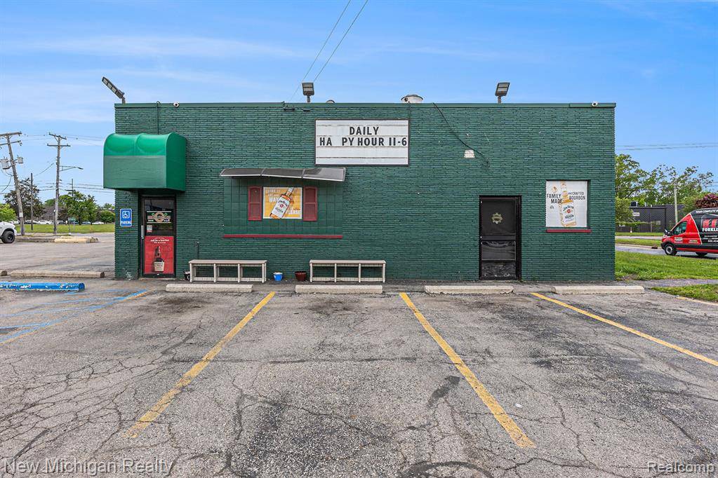 24080 Schoenherr Road, Warren, MI 48089