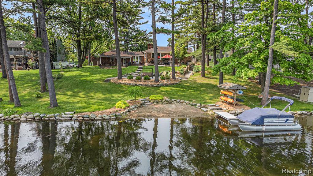 1030 Abseguami Trail, Orion Twp, MI 48362