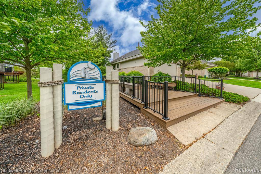 West Bloomfield Twp, MI 48322,6560 Pleasant Lake Court 11