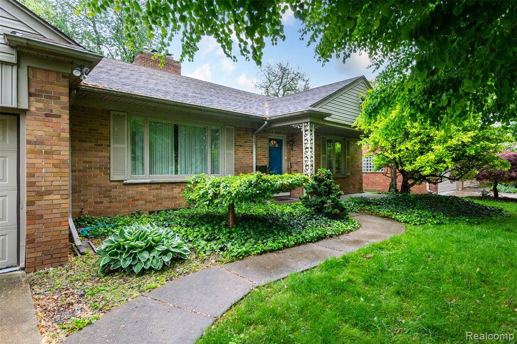 20550 Fairway Lane, Grosse Pointe Woods, MI 48236