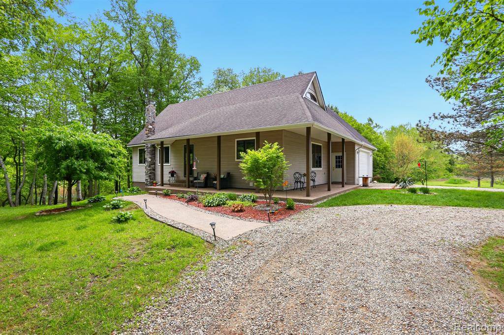 5960 Kidder Road, Almont Twp, MI 48003