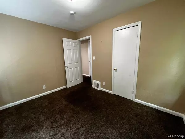 Detroit, MI 48228,8260 COYLE Street