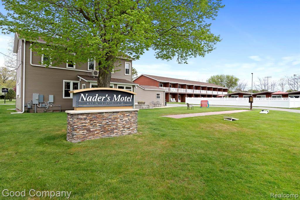 612 N Lakeshore Drive, Ludington, MI 49431