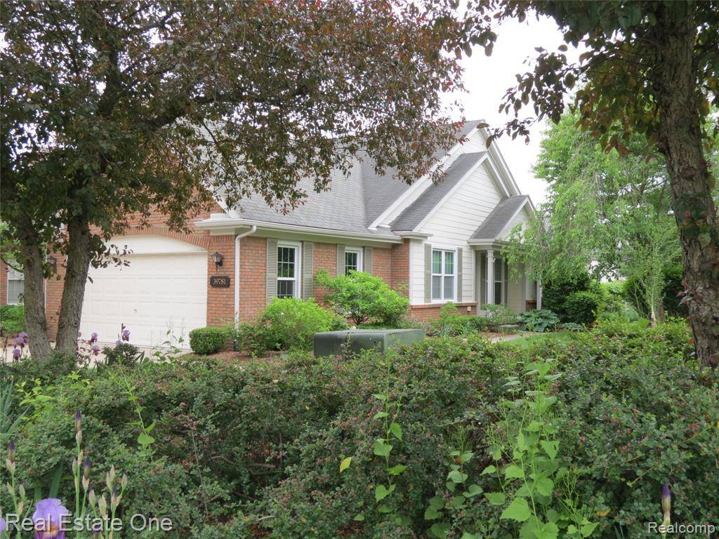 39781 Walker Court, Northville, MI 48168