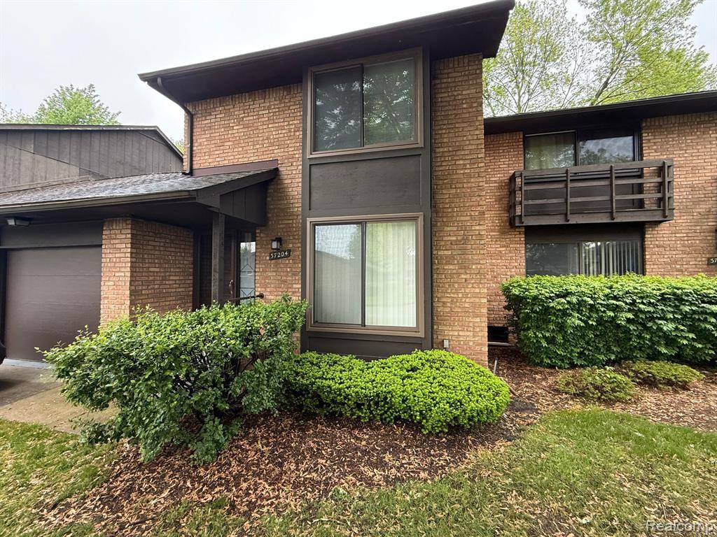 37204 Clubhouse Drive, Sterling Heights, MI 48312