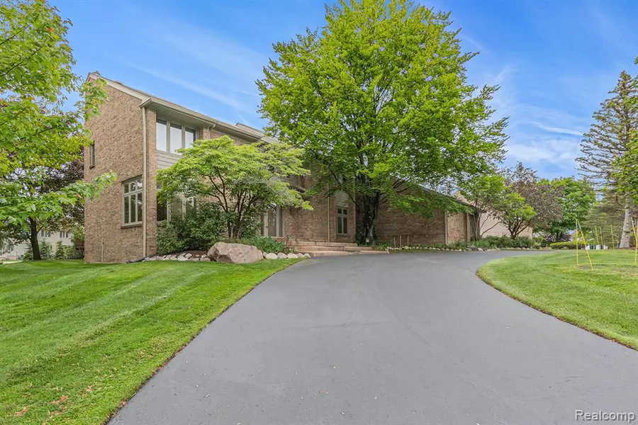 3870 Glen Falls Drive, Bloomfield Twp, MI 48302