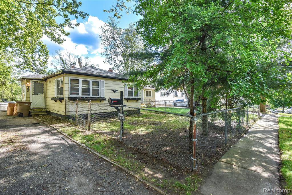 123 Parkdale Avenue, Pontiac, MI 48340