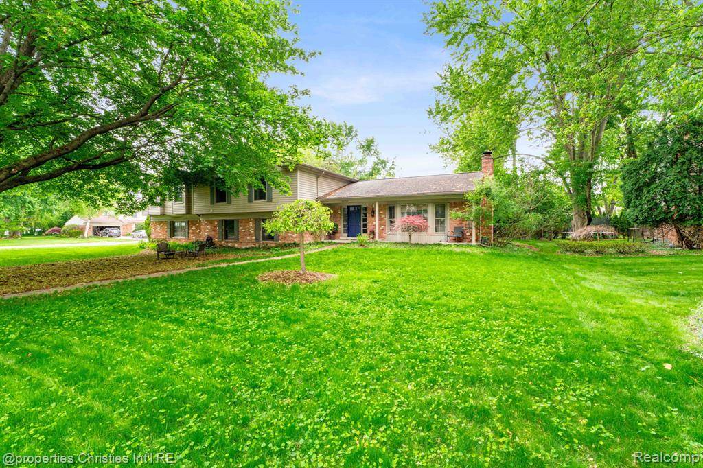 31723 Waltham Court, Beverly Hills Vlg, MI 48025
