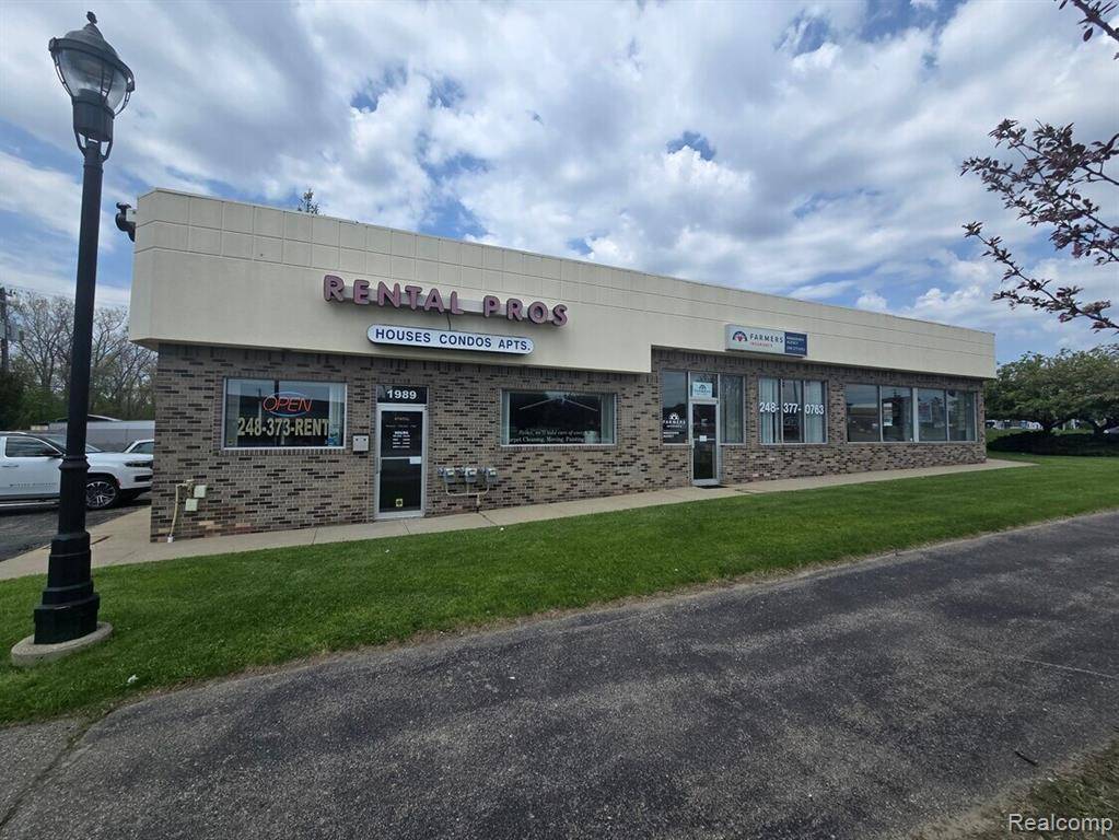 1989 N Opdyke Road A, Auburn Hills, MI 48326
