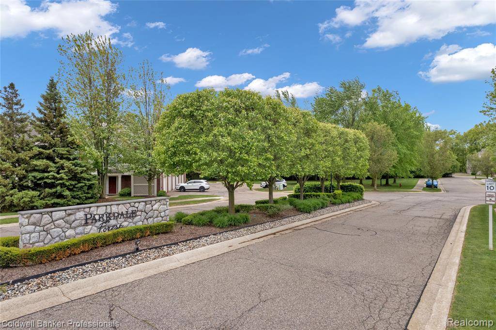 Rochester, MI 48307,1721 Deepwood Circle