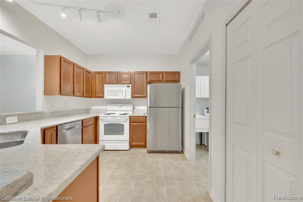 Rochester, MI 48307,1721 Deepwood Circle
