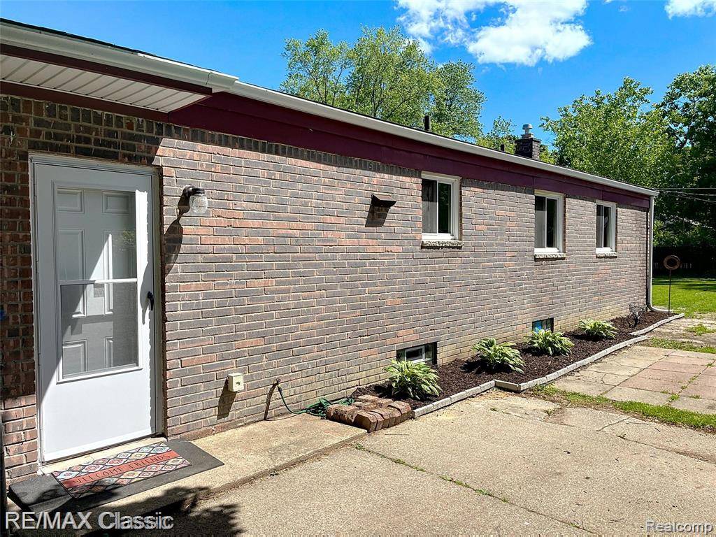Livonia, MI 48152,18316 Floral Street