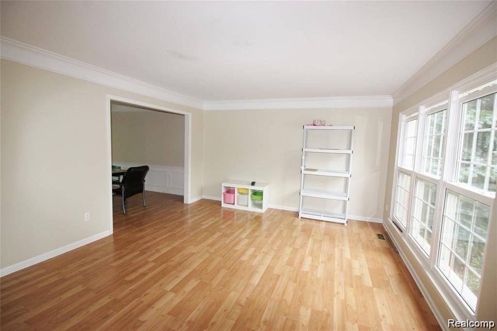 Rochester Hills, MI 48307,193 SAXON Court