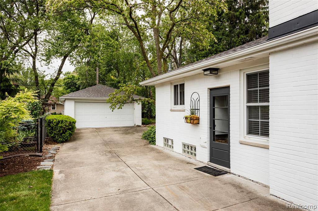 Beverly Hills Vlg, MI 48025,17186 Buckingham Avenue