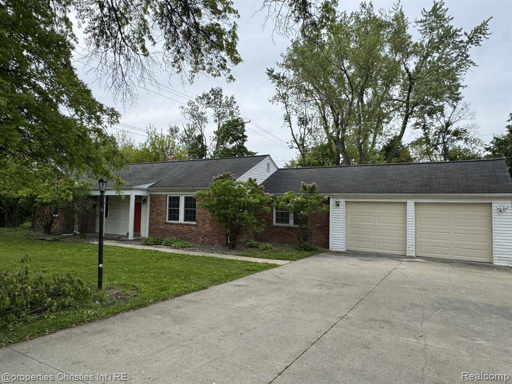 4935 W Maple Road, West Bloomfield Twp, MI 48322