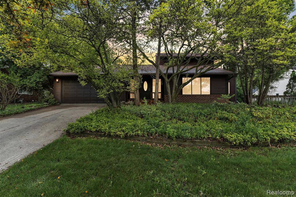 5772 Perrytown Drive, West Bloomfield Twp, MI 48322