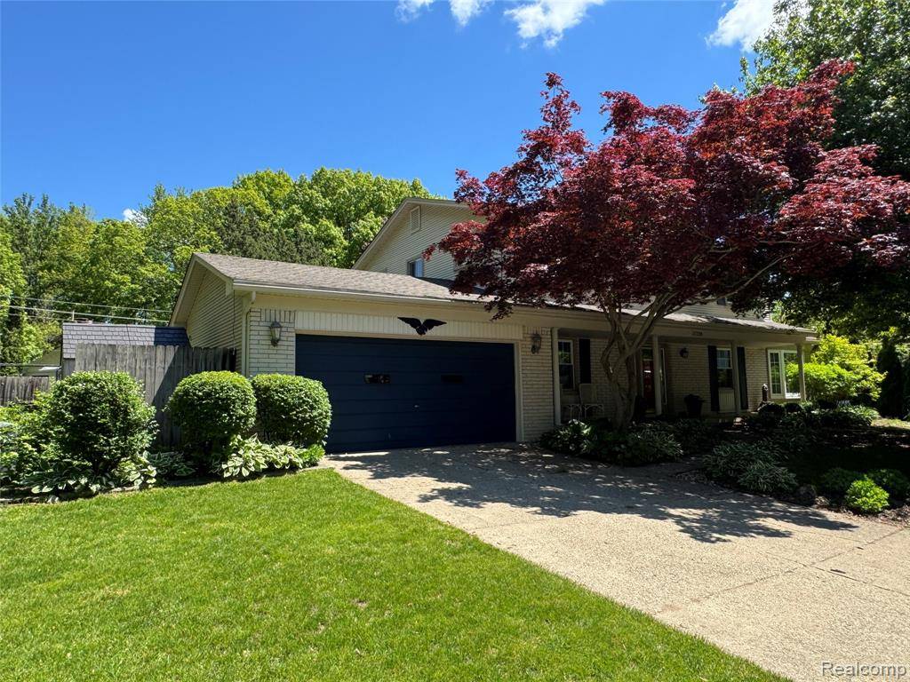 Clinton Twp, MI 48036,37298 Robindale Court