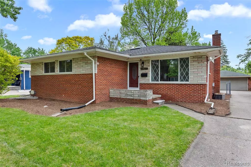 Farmington Hills, MI 48336,27677 Doreen Street