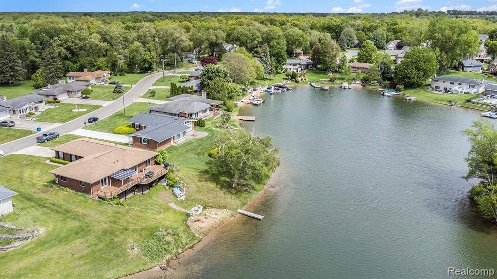 687 Sunnybeach Drive, White Lake Twp, MI 48386