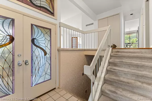 West Bloomfield Twp, MI 48323,2211 SHORE HILL Drive