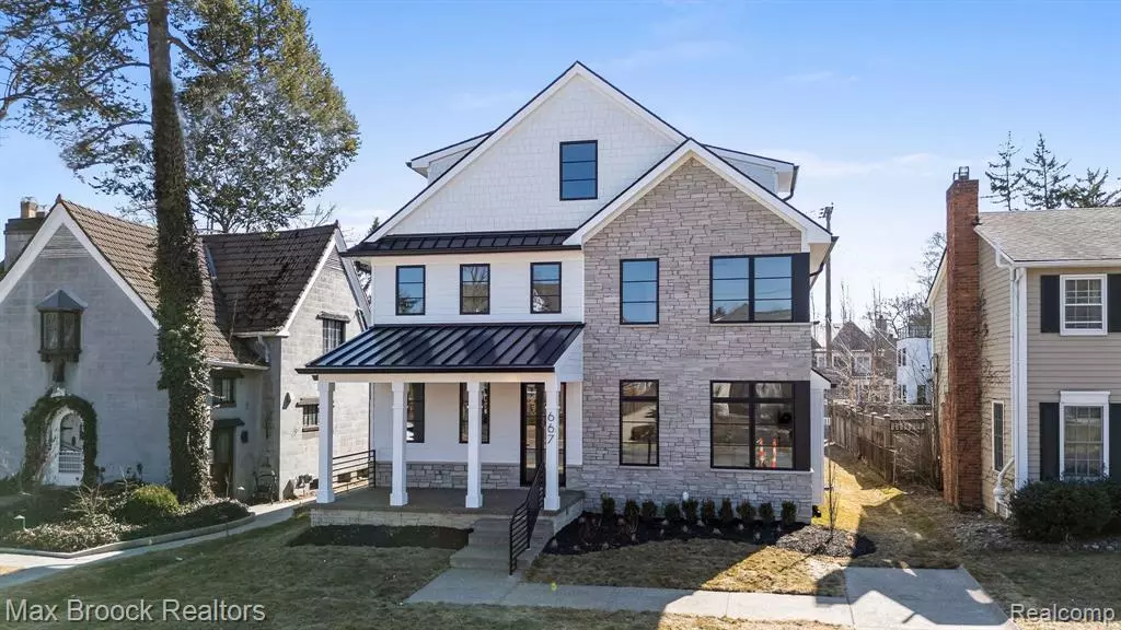 667 OAK Avenue, Birmingham, MI 48009