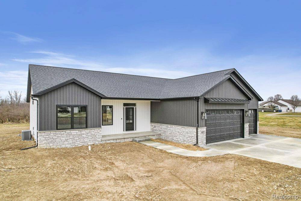 Fenton, MI 48430,11302 Princewood Circle