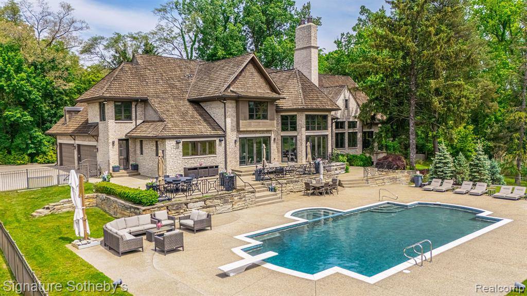 26377 Willowgreen Drive, Franklin Vlg, MI 48025
